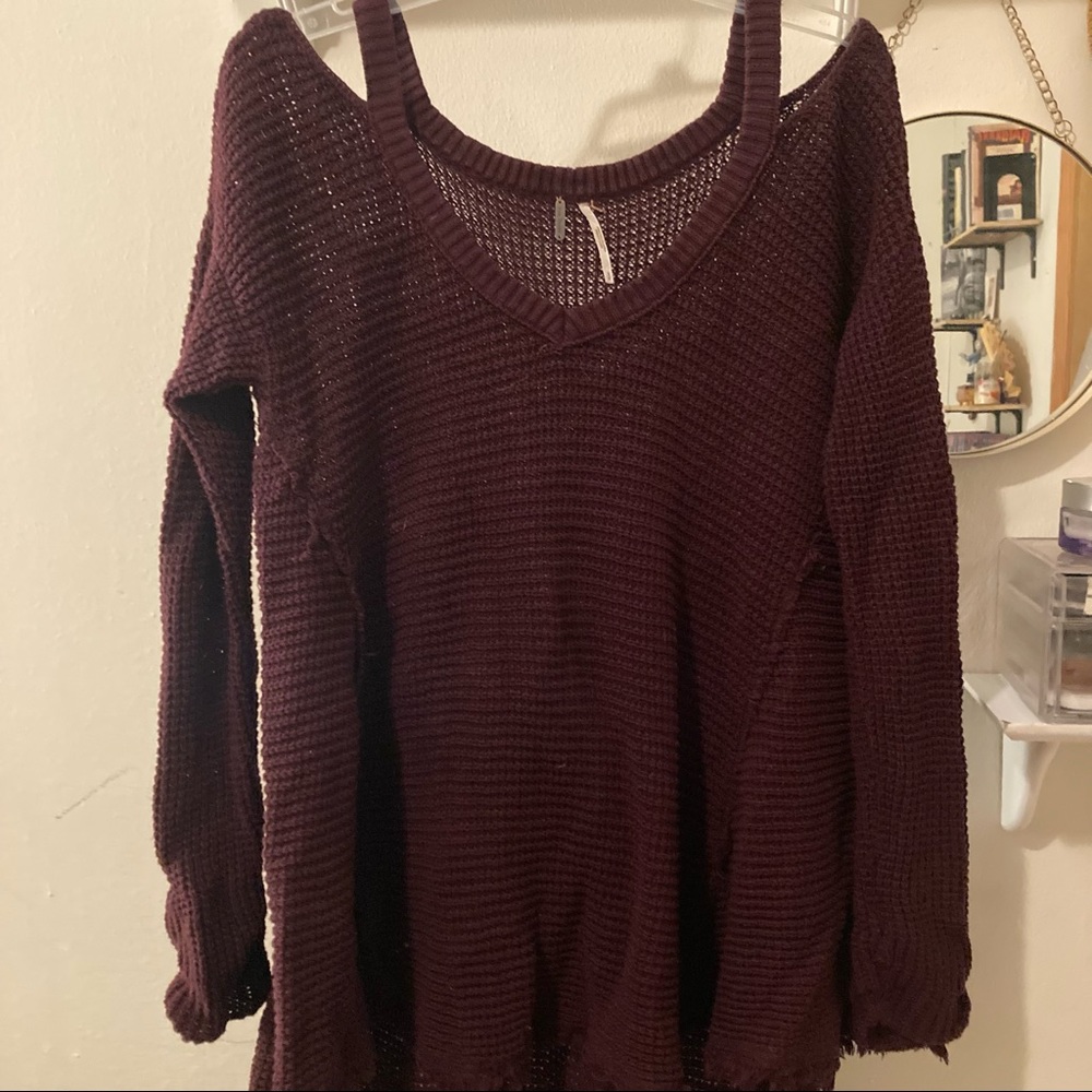 Free People BEAUTIFUL Maroon cable knit Sweater. Cold shoulder